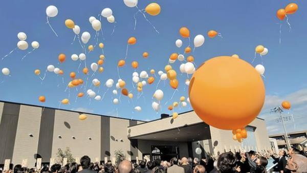 日本惊现气球葬礼——骨灰装进气球然后高空自然爆炸