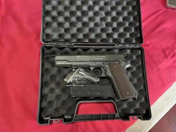 在网上购买铅丝,铁锤,夹具(模具),切刀等物品制作铅弹,平时闲的没事就