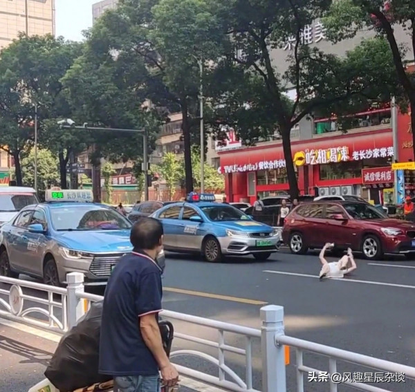 警方谈女子道路中央砸车：女子患有精神疾病已入院接受治疗