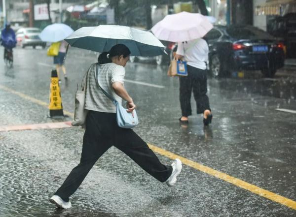 今明两天南方降水难歇，需警惕大暴雨！