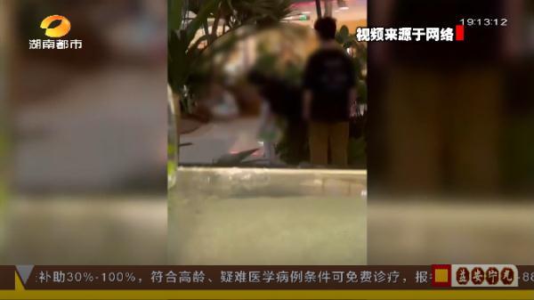 长沙一妈妈情绪失控，拿起凳子砸向女儿…...发怒原因令人诧异