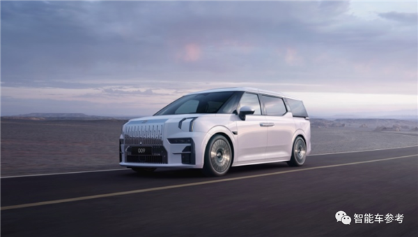 李想自曝mega官图引吐槽 网友:这不就是当年的"跳楼"设计_新闻频道_中