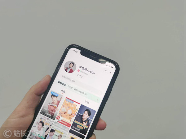 辛巴谈李佳琦再次遭遇舆论危机引争议他不改变市场竞争的本质