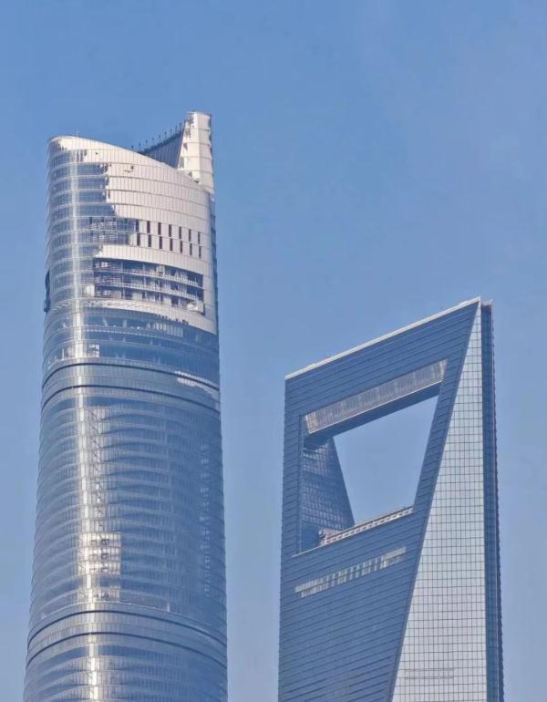 罕见！中国最高楼顶楼被冻住了 堪比《流浪地球》