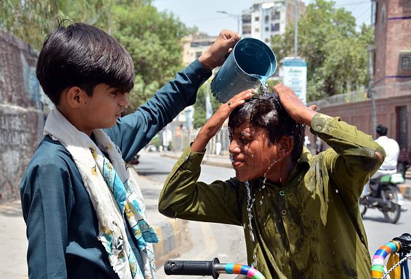 热浪持续席卷巴基斯坦 部分地区逼近50℃，学校紧急停课