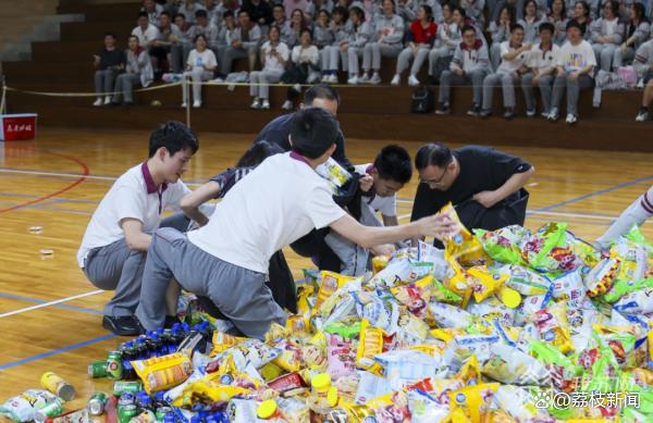 共筑梦想冲刺未来！宁波三中学子为高考加油助威 