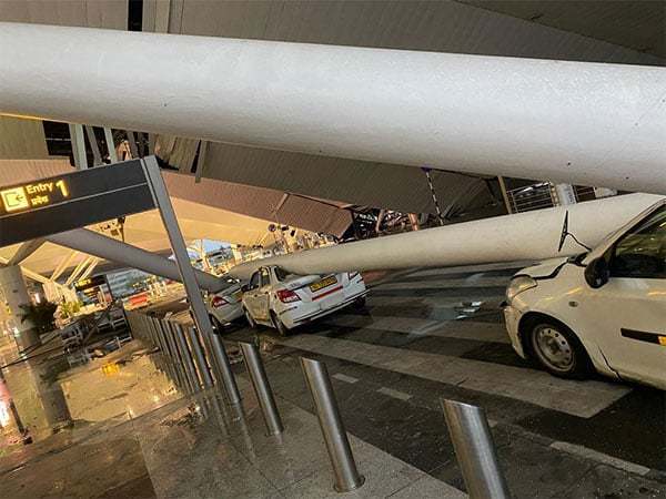 印度首都一机场屋顶坍塌 已致4人受伤