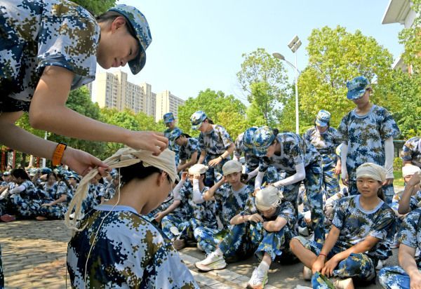 安徽淮南：高一新生軍訓迎開學