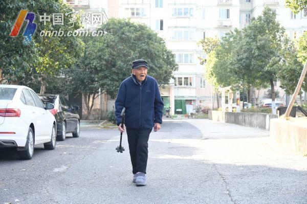 鍛煉,、喜吃甜食……102歲老人分享他的“長壽秘籍” 堅持清掃山路十年