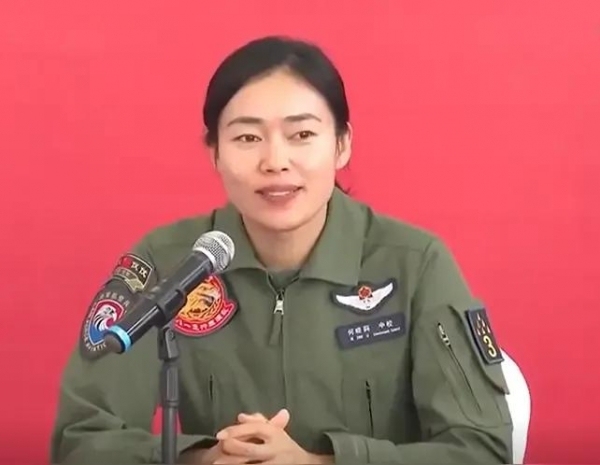 首批殲擊機女飛行員何曉莉獲二等功 藍(lán)天中的堅韌之翼