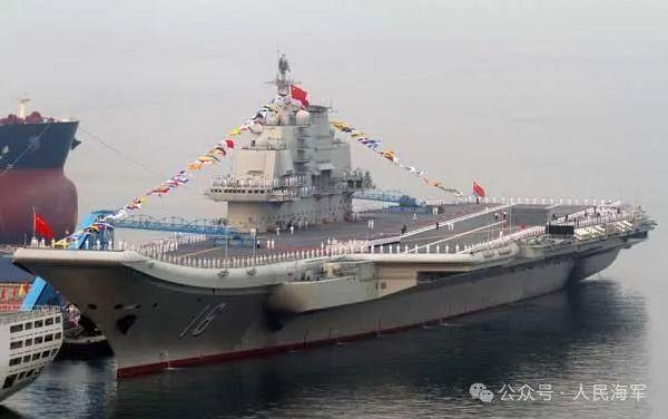 小学生军舰上许下当海军愿望 深蓝梦想起航