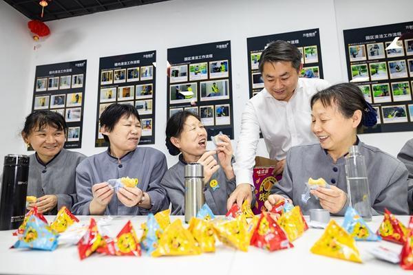 給保潔員找個地方休息難嗎 休息權(quán)益亟待關(guān)注