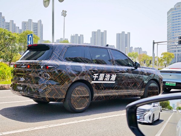 吉利銀河新旗艦SUV諜照曝光 路測中展現(xiàn)霸氣外觀