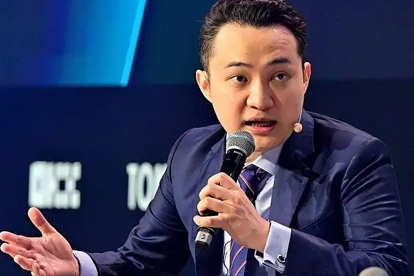 跑到美国后，他狂砸1.4亿当上“特朗普榜一大哥” 投机分子的又一次豪赌
