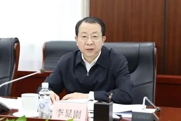 李某某被留置前仍在會(huì)所吃喝 風(fēng)腐同源問題凸顯