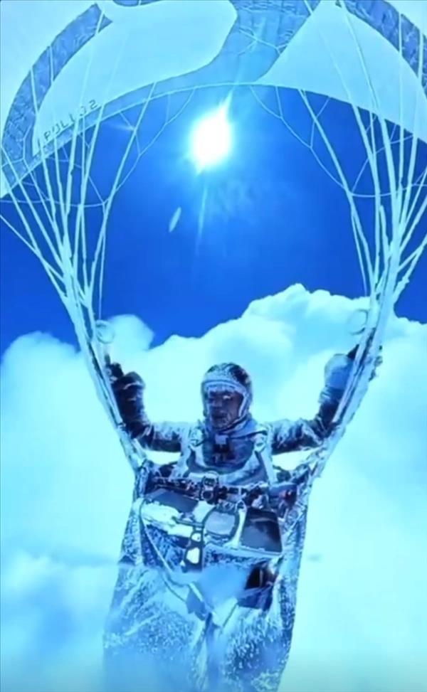 業(yè)內(nèi)人士稱玩滑翔傘極易和客機碰撞 高空意外引關注