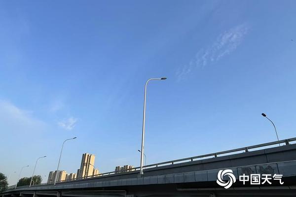 北京今天最高气温34℃，山区阵风六七级，外出注意防暑防晒 晴热持续需补水