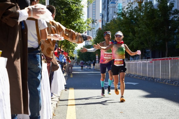 国内首个跨境马拉松鸣枪开跑 中俄跑者共襄盛举