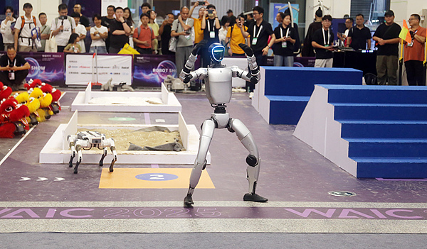 变了！中国老一辈崇拜硅谷，年轻人更偏爱梁文锋：机器人革命加速