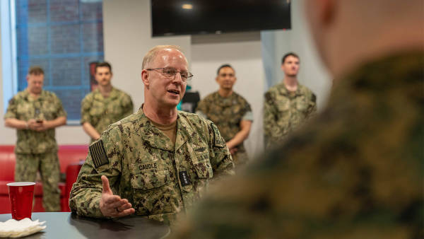 美海军一把手紧盯四川舰 战力十分强大