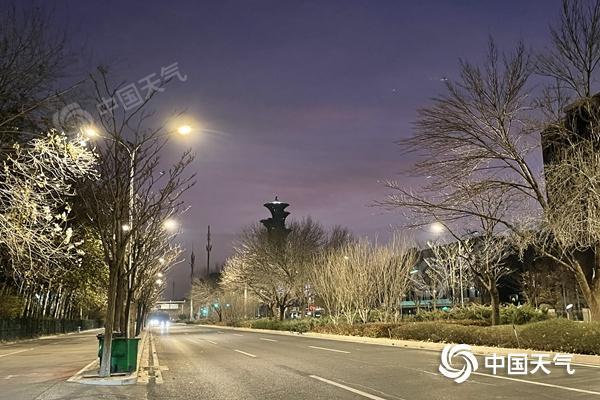 北京白天多云，山区有小雪或小雪。最高温度为