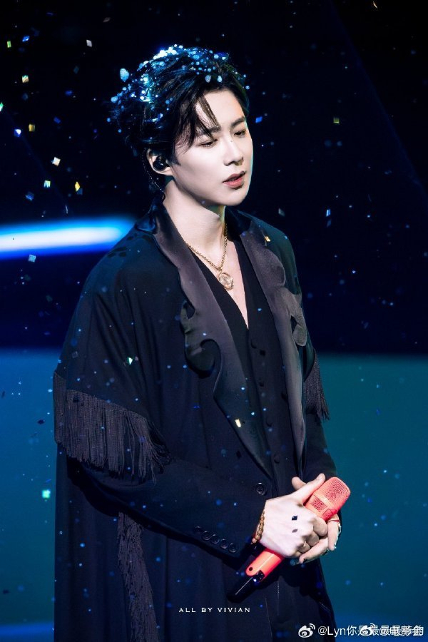 周深 先让刘宇宁身高降下来