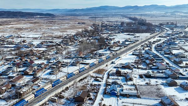 黑龙江省开行首趟冰雪环线旅游列车