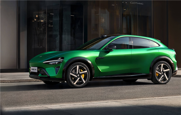 雷军说特斯拉并非不可战胜 SU7销量领先引发关注