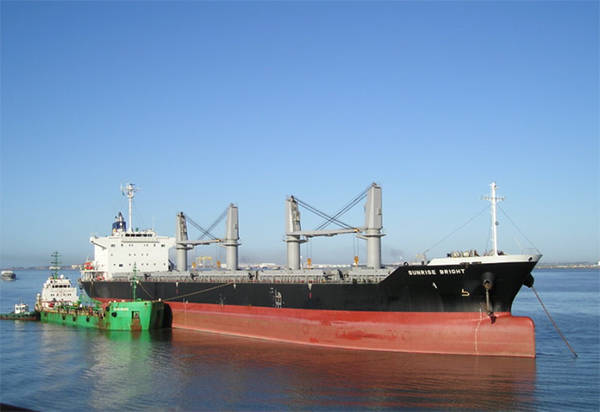 中国货船安全通过霍尔木兹海峡，伊朗：仅针对美以欧及其支持方 船只标注身份避险