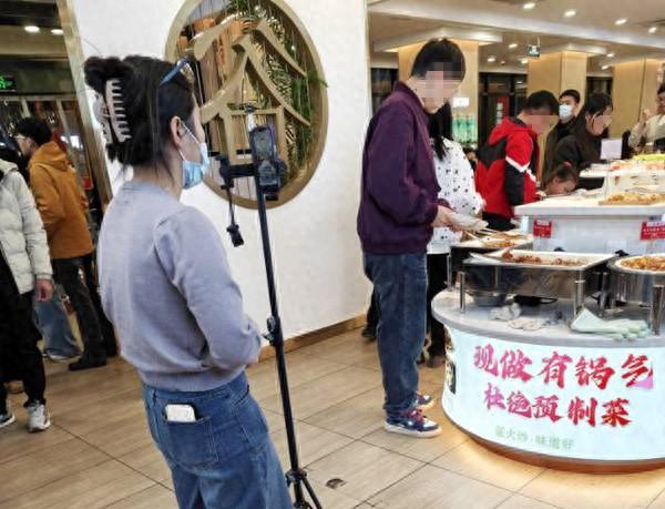 餐厅直播镜头对准顾客引争议