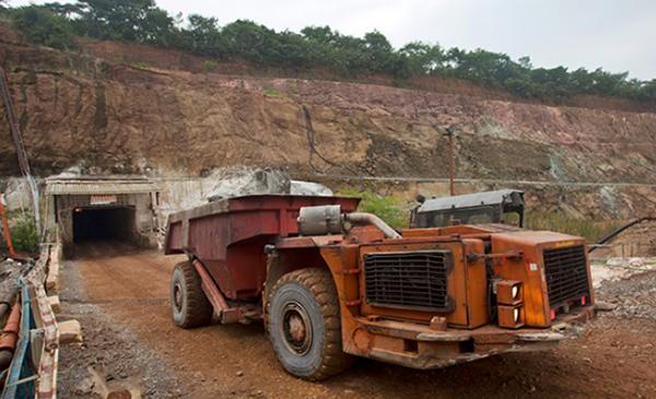 美媒曝光：为挤走中企，美国拿救命药逼赞比亚给关键矿产优先准入