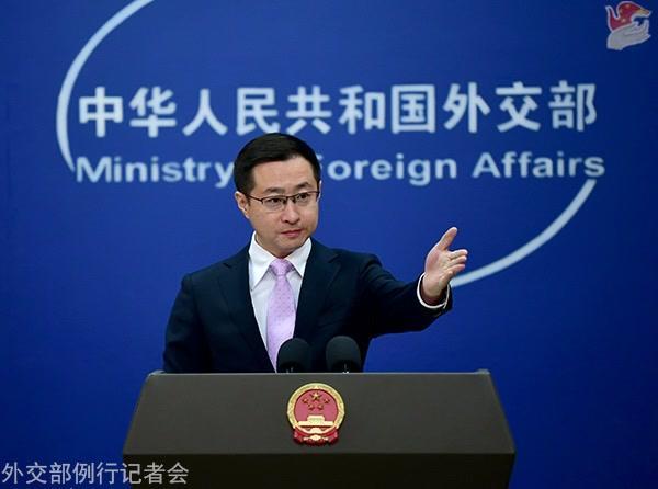 中方反问：日方见过持刀“交谈”吗？