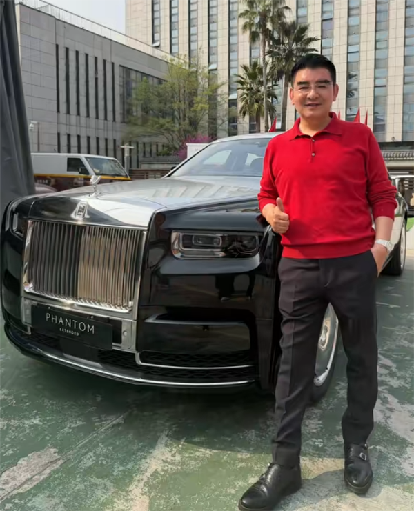 陈光标赠张雪1300万劳斯莱斯 表彰WSBK夺冠壮举