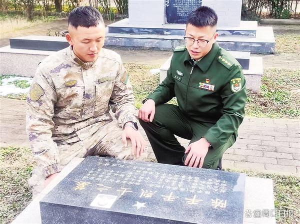 烈士墓前跨越时空的对话