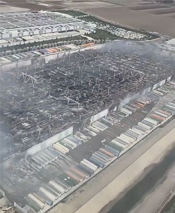 美国男子不满工资焚烧上亿美元仓库 薪资纠纷引发极端行为