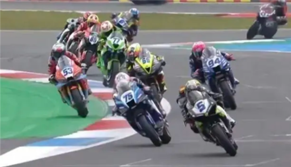 张雪机车回应500F车主改装后货架 官方紧急叫停保安全