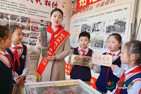 耿风泉用2万件实物留住抗战记忆 传承红色基因