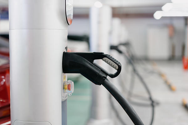 公共与私人充电设施双轮驱动——全国电动汽车充电基础设施突破1800万个,同比增长54.5%