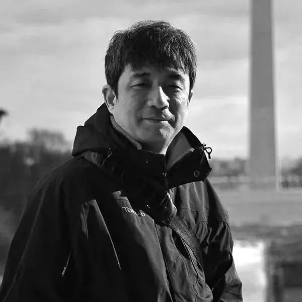 《丹青铸魂》丨与徐里一起走近何红舟、黄发祥、江帆、余琛潇《“小平您好”》,体味那句朴素问候所蕴含的时代温度与人民心声