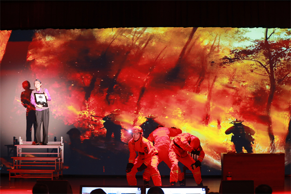 刘琼导演，云南艺术学院原创剧目《请别忘记》赴京首演，演绎消防员家国担当