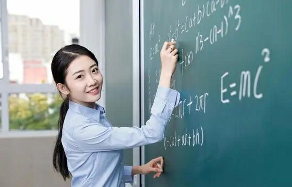 张雪峰再次警告:今年最热门4个专业,毕业时容易吃亏