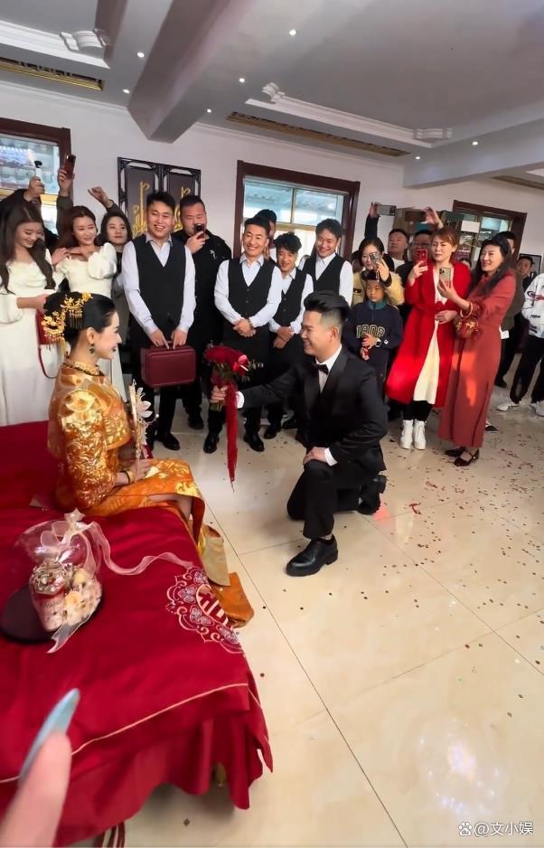 千万粉丝网红“房岩小哥”结婚 CP终成眷属