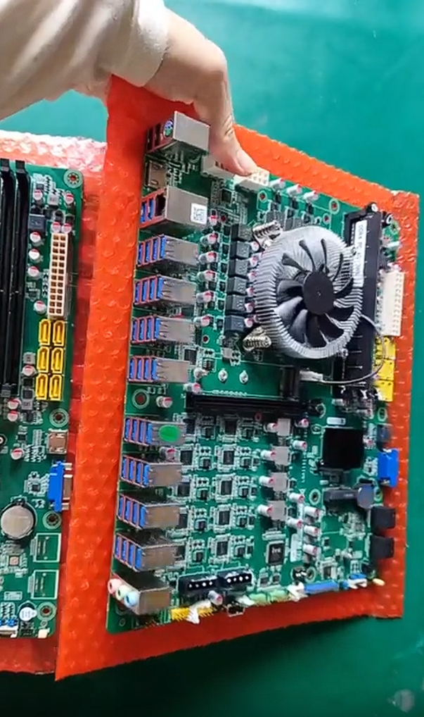 拥有 36 个 USB-A 接口的主板现身：英特尔 LGA 1151 插槽，可用于群控场合