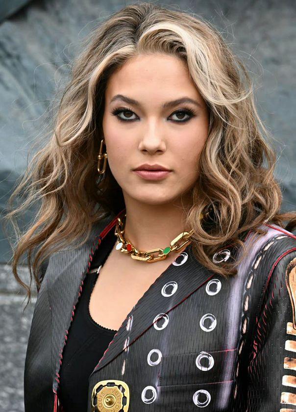 谷爱凌现身巴黎时装周 网文：我也想体验这样的人生