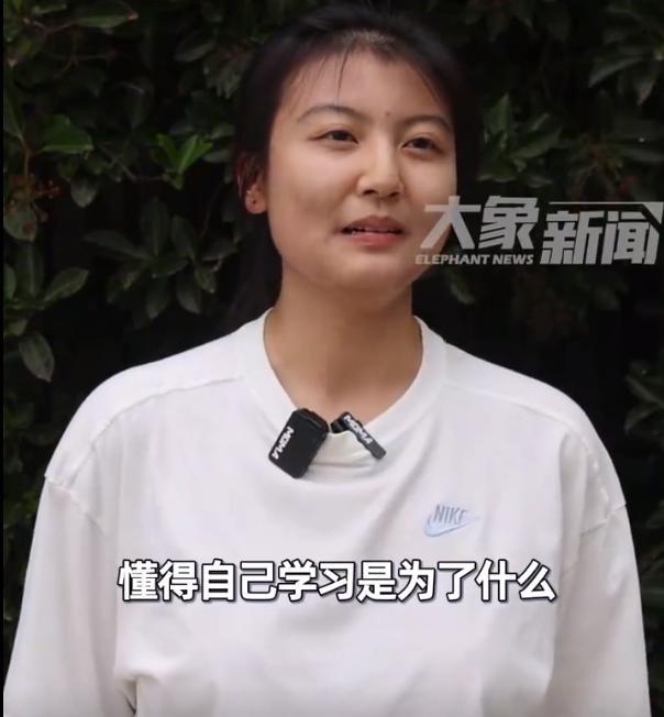 女生724分?jǐn)?shù)學(xué)滿分爸爸激動尖叫 查分名場面觸動人心