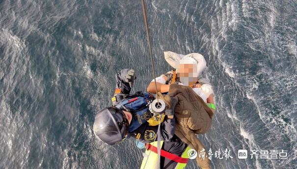 北海救助局调派直升机跨海救援