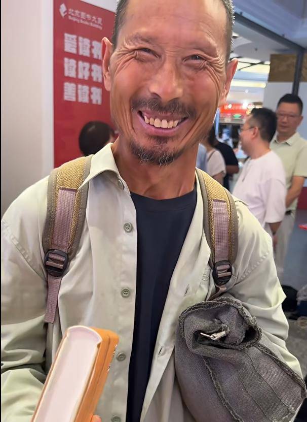 人民日報評“工地大叔”劉詩利走紅