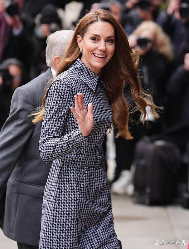 凯特王妃瘦成纸片人 康复后首次公开露面