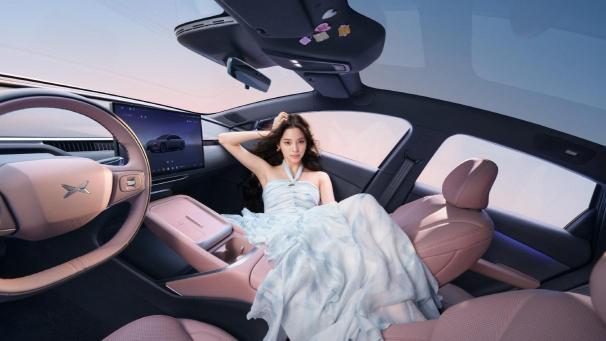 小鹏MONA M03实车曝光 年度改款亮点多