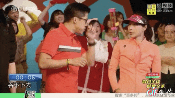 郭晶晶霍启刚出席晚宴 又洒了一波狗粮   